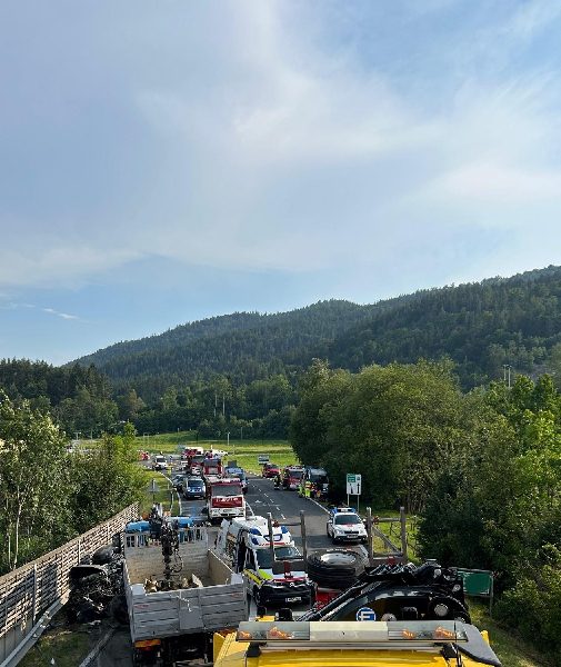 Schwerer Verkehrsunfall (Bild 3)